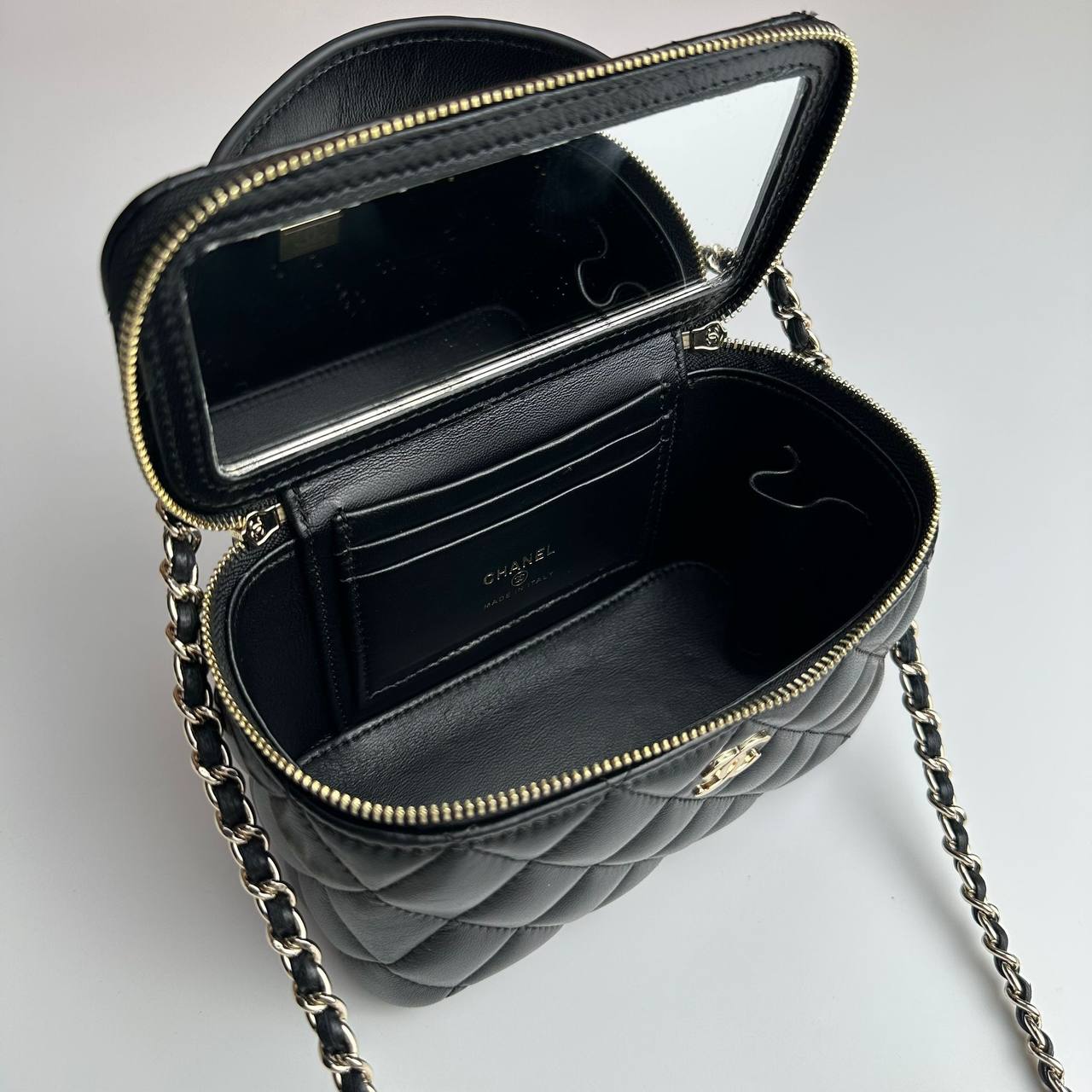 Chanel Vanity Kožna Torba - Image 3