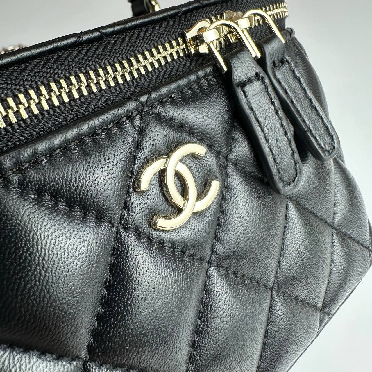 Chanel Vanity Kožna Torba - Image 5